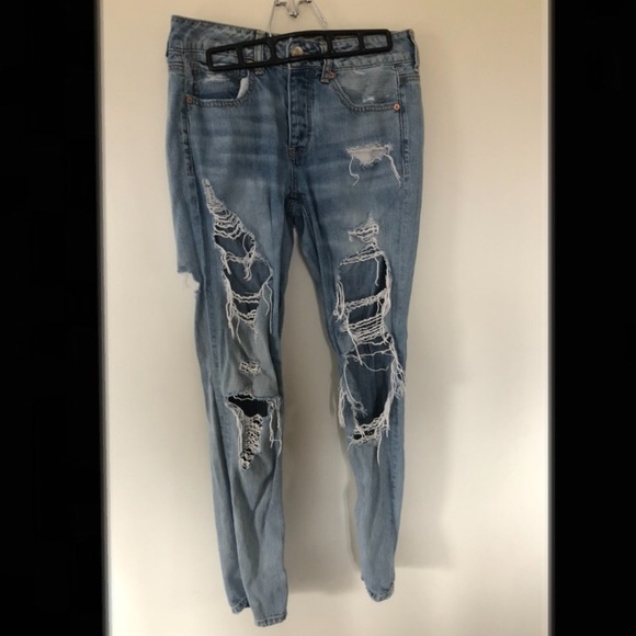 American Eagle Boyfriend/ Mom Jeans - Picture 1 of 3